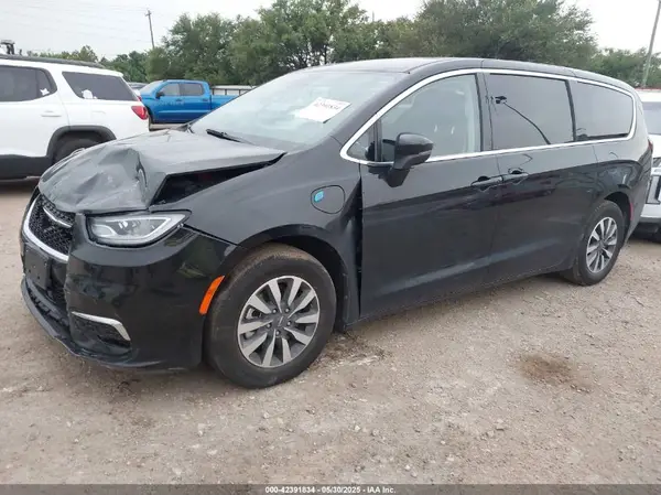 2C4RC1L77PR631132 2023 CHRYSLER PACIFICA - Image 2
