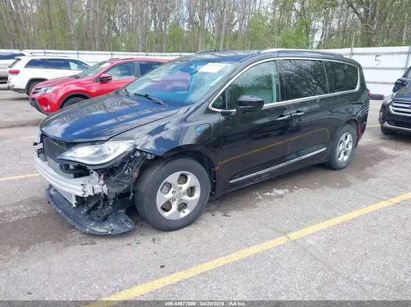 2C4RC1L78JR124893 2018 CHRYSLER PACIFICA - Image 2