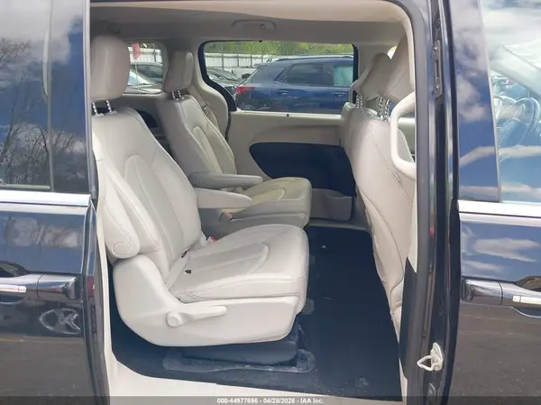 2C4RC1L78JR124893 2018 CHRYSLER PACIFICA - Image 8