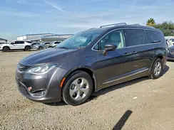 2C4RC1L78JR129608 2018 CHRYSLER PACIFICA