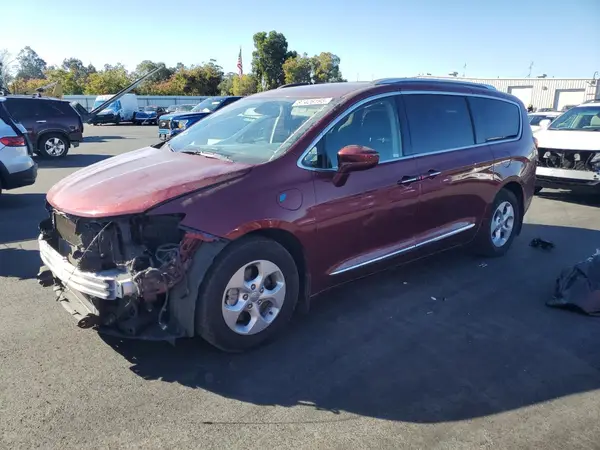 2C4RC1L78JR157666 2018 CHRYSLER PACIFICA - Image 1