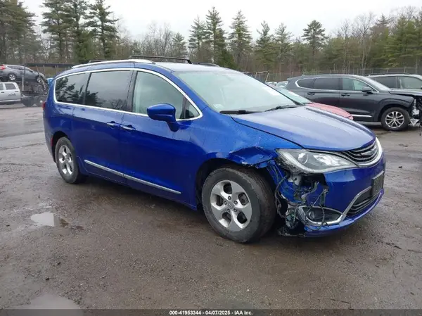 2C4RC1L78JR258402 2018 CHRYSLER PACIFICA - Image 1