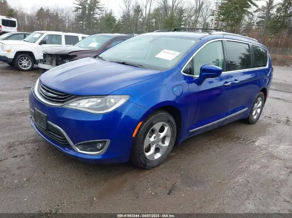 2C4RC1L78JR258402 2018 CHRYSLER PACIFICA - Image 2