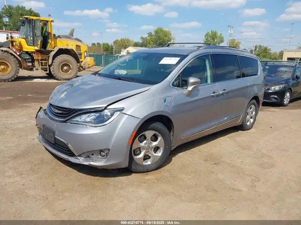 2C4RC1L78KR508979 2019 CHRYSLER PACIFICA - Image 2
