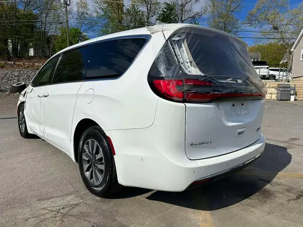 2C4RC1L78NR122695 2022 CHRYSLER PACIFICA - Image 2