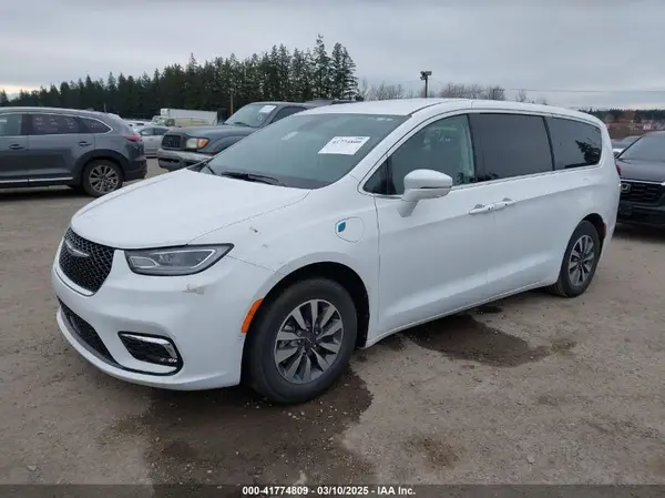 2C4RC1L78NR122857 2022 CHRYSLER PACIFICA - Image 2