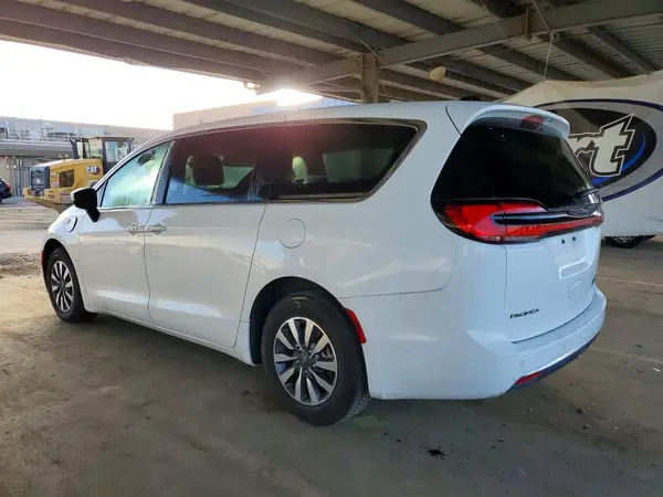 2C4RC1L78PR588565 2023 CHRYSLER PACIFICA - Image 2