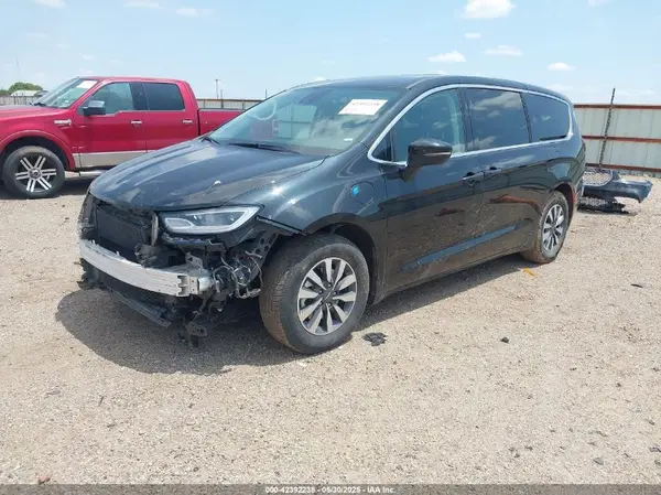 2C4RC1L78PR631169 2023 CHRYSLER PACIFICA - Image 2