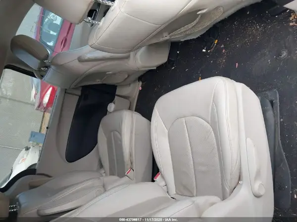 2C4RC1L79HR779137 2017 CHRYSLER PACIFICA - Image 8