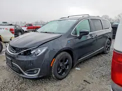 2C4RC1L79JR157675 2018 CHRYSLER PACIFICA