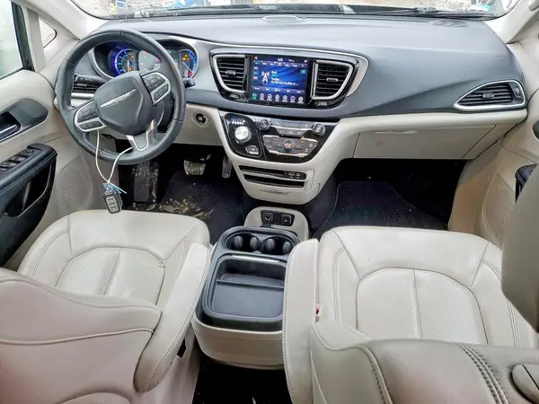 2C4RC1L79JR157675 2018 CHRYSLER PACIFICA - Image 8