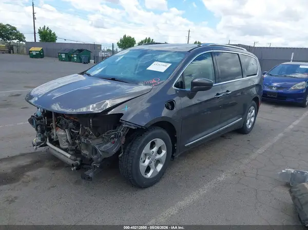 2C4RC1L79JR236831 2018 CHRYSLER PACIFICA - Image 2