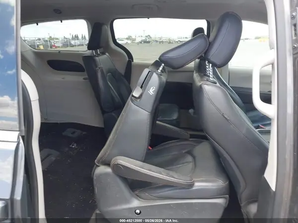 2C4RC1L79JR236831 2018 CHRYSLER PACIFICA - Image 8