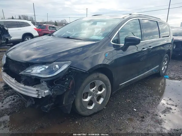 2C4RC1L79JR262247 2018 CHRYSLER PACIFICA - Image 2