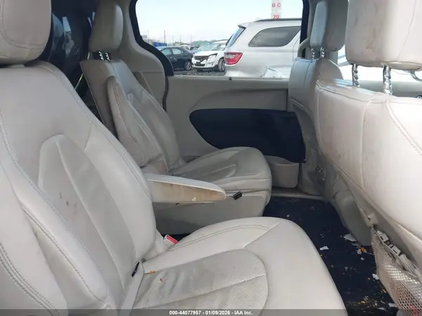 2C4RC1L79JR262247 2018 CHRYSLER PACIFICA - Image 8
