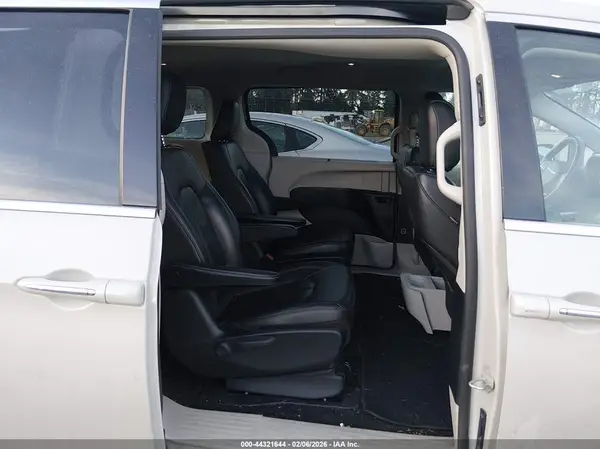 2C4RC1L79MR540844 2021 CHRYSLER PACIFICA - Image 8