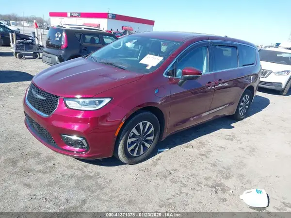 2C4RC1L79PR500526 2023 CHRYSLER PACIFICA - Image 2