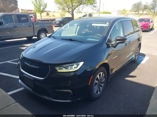 2C4RC1L79PR518248 2023 CHRYSLER PACIFICA - Image 2