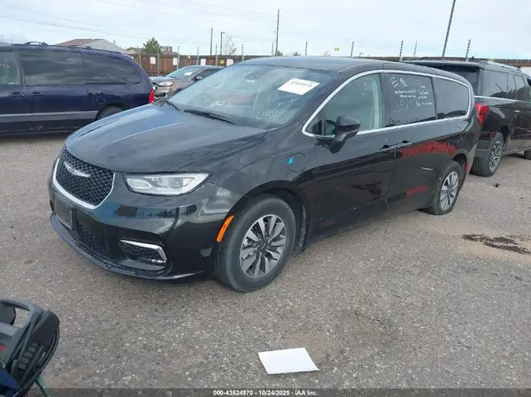 2C4RC1L79PR523109 2023 CHRYSLER PACIFICA - Image 2