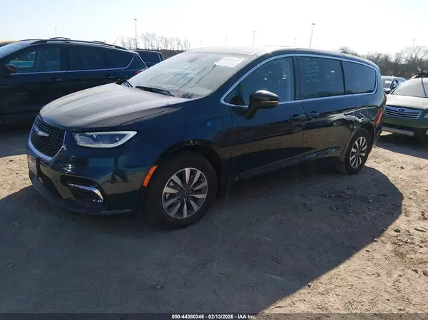 2C4RC1L79PR632346 2023 CHRYSLER PACIFICA - Image 2
