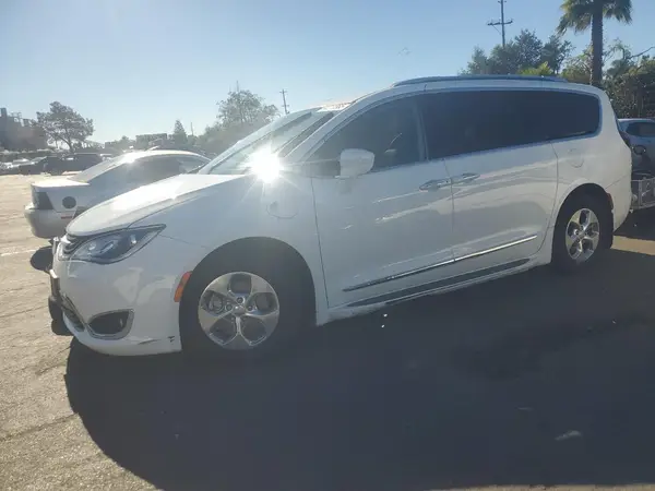 2C4RC1L7XJR194847 2018 CHRYSLER PACIFICA - Image 1