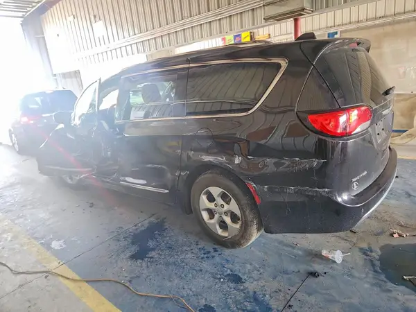 2C4RC1L7XJR236613 2018 CHRYSLER PACIFICA - Image 2