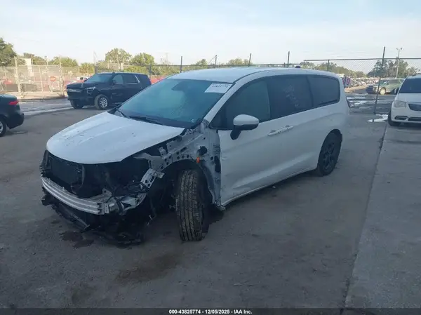 2C4RC1L7XPR502950 2023 CHRYSLER PACIFICA - Image 2
