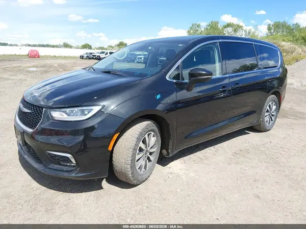 2C4RC1L7XPR555955 2023 CHRYSLER PACIFICA - Image 2