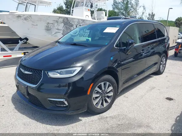2C4RC1L7XPR626295 2023 CHRYSLER PACIFICA - Image 2