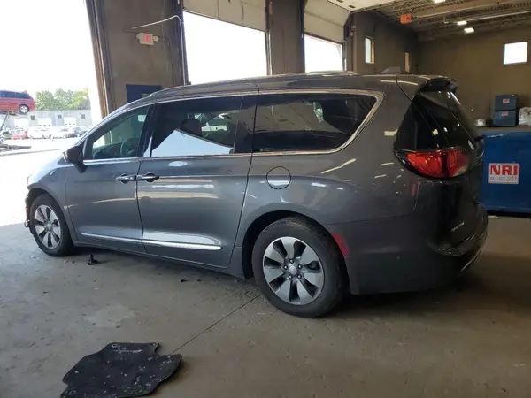 2C4RC1N70HR748873 2017 CHRYSLER PACIFICA - Image 2