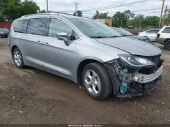 2C4RC1N70HR798205 2017 CHRYSLER PACIFICA