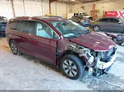 2C4RC1N70JR105526 2018 CHRYSLER PACIFICA
