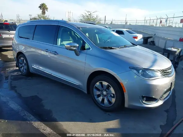 2C4RC1N70JR124688 2018 CHRYSLER PACIFICA - Image 1