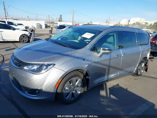 2C4RC1N70JR124688 2018 CHRYSLER PACIFICA - Image 2