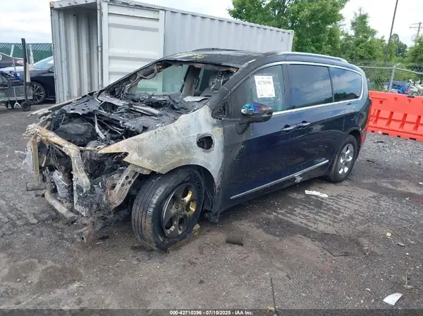 2C4RC1N70JR168562 2018 CHRYSLER PACIFICA - Image 2