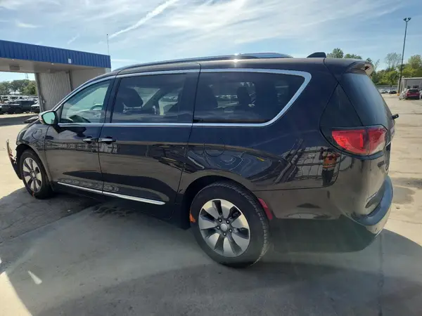 2C4RC1N70JR169646 2018 CHRYSLER PACIFICA - Image 2