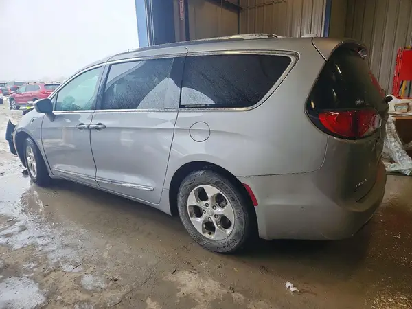 2C4RC1N70JR213144 2018 CHRYSLER PACIFICA - Image 2