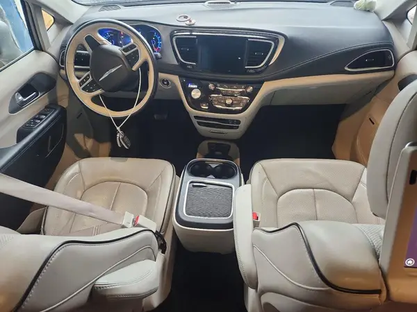 2C4RC1N70JR213144 2018 CHRYSLER PACIFICA - Image 8