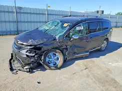 2C4RC1N70JR358815 2018 CHRYSLER PACIFICA