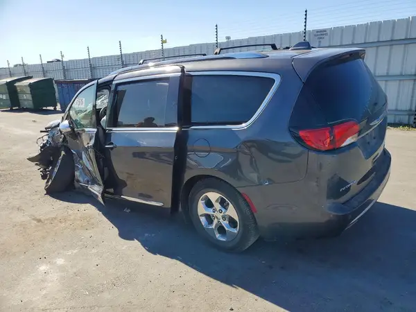 2C4RC1N70JR358815 2018 CHRYSLER PACIFICA - Image 2