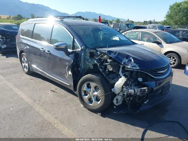2C4RC1N70JR359222 2018 CHRYSLER PACIFICA - Image 1