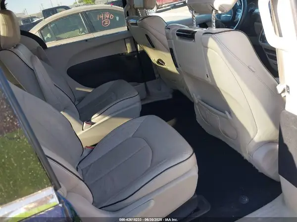 2C4RC1N70JR359222 2018 CHRYSLER PACIFICA - Image 8