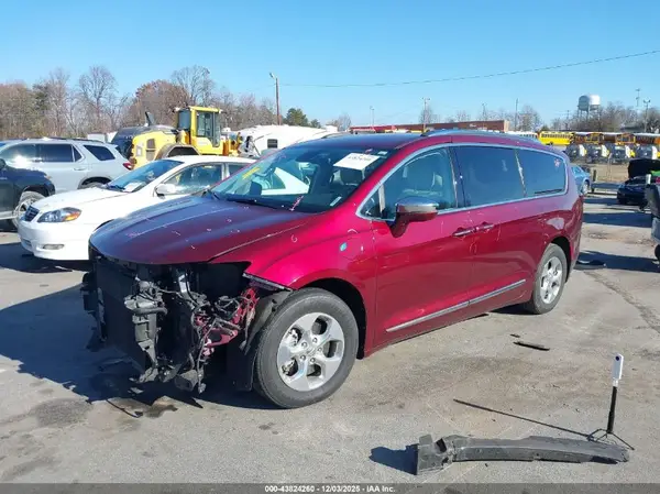 2C4RC1N70JR365814 2018 CHRYSLER PACIFICA - Image 2