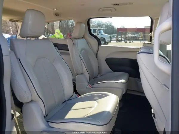 2C4RC1N70JR365814 2018 CHRYSLER PACIFICA - Image 8