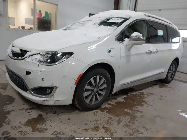 2C4RC1N70LR257812 2020 CHRYSLER PACIFICA - Image 2