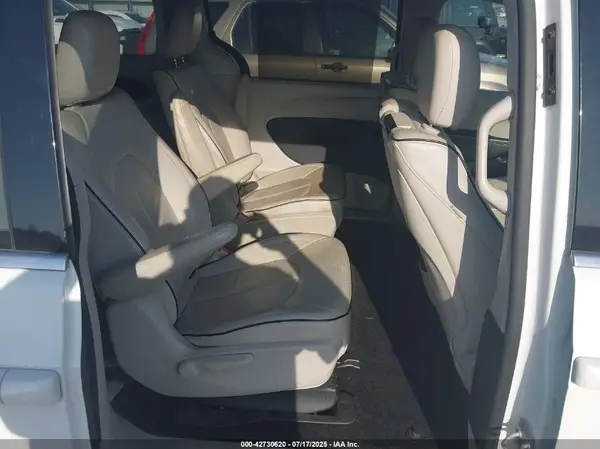 2C4RC1N71JR105485 2018 CHRYSLER PACIFICA - Image 8