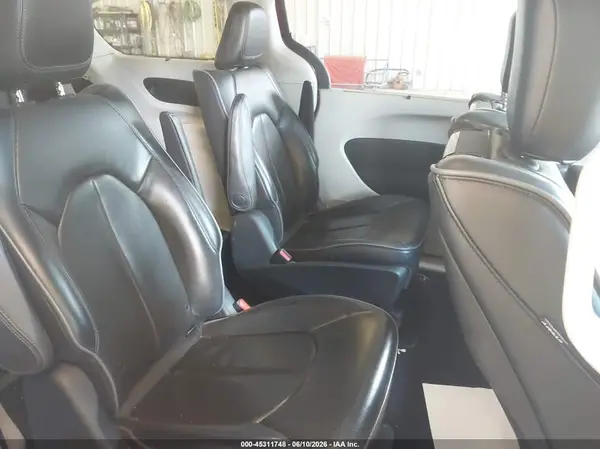 2C4RC1N71JR113067 2018 CHRYSLER PACIFICA - Image 8