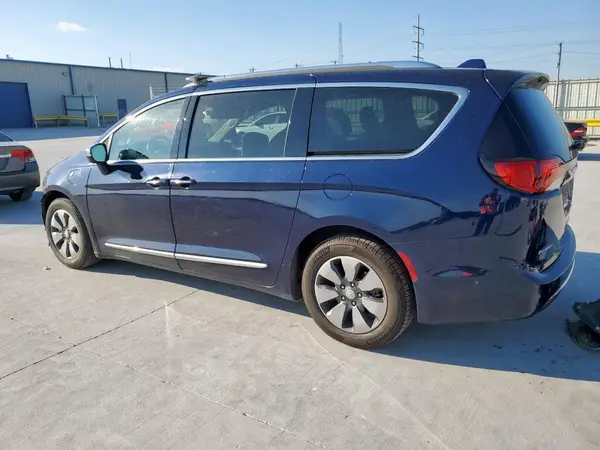 2C4RC1N71JR168456 2018 CHRYSLER PACIFICA - Image 2