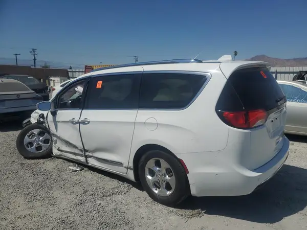 2C4RC1N71JR213170 2018 CHRYSLER PACIFICA - Image 2
