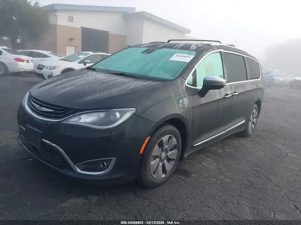 2C4RC1N71JR213413 2018 CHRYSLER PACIFICA - Image 2
